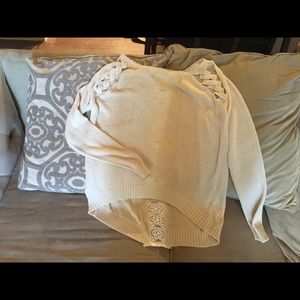 Embroidered back sweater with detail